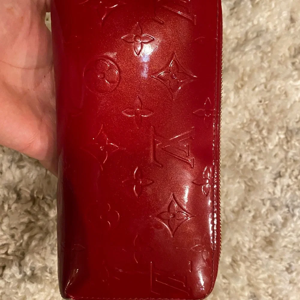 Authentic Louis Vuitton wallet great shape $750 - Picture 3 of 11